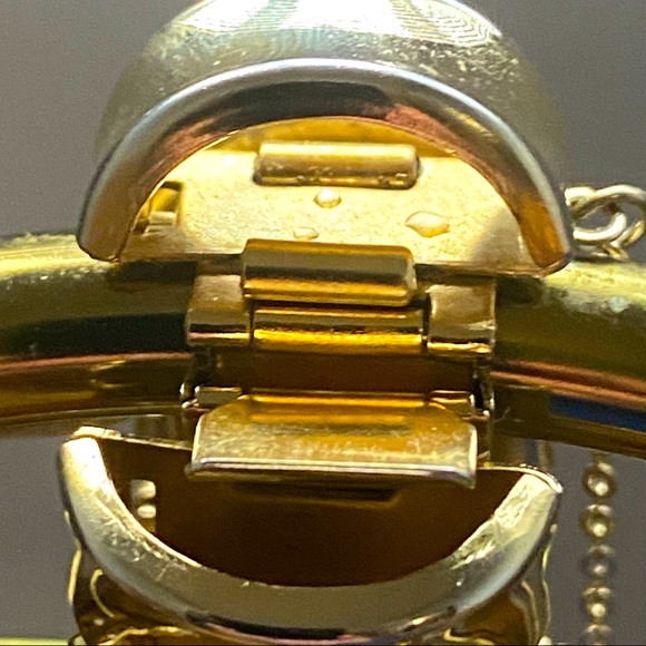 Vintage Gold Tone Articulated Link Bracelet. - Picture 8 of 11